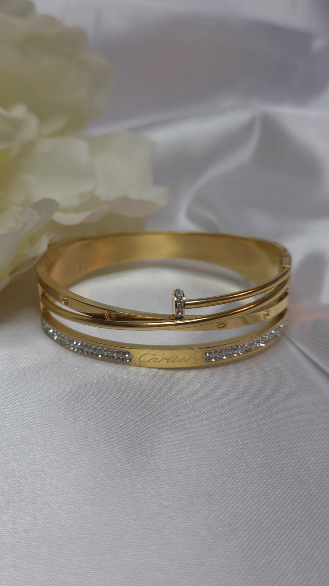 Daniela / Clavo Bangle